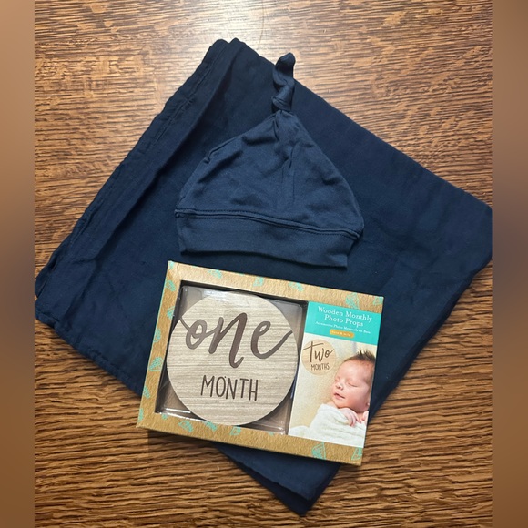 Lulujo Baby Other - Baby Photo Props & Receiving Blanket with Hat